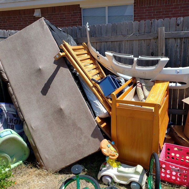 Furniture and bulky item removal in Aurora, CO