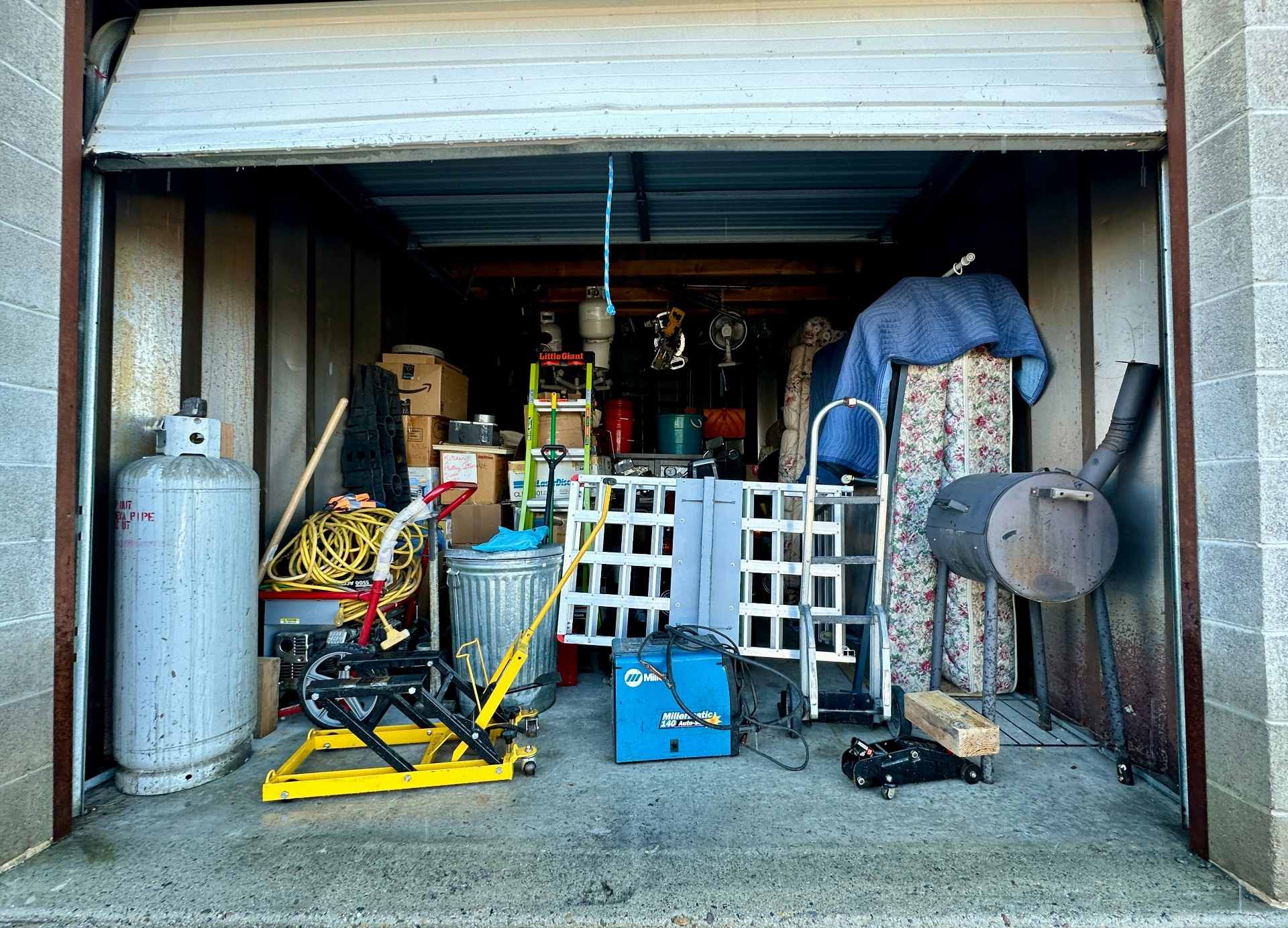 Garage cleanout service in Aurora, CO