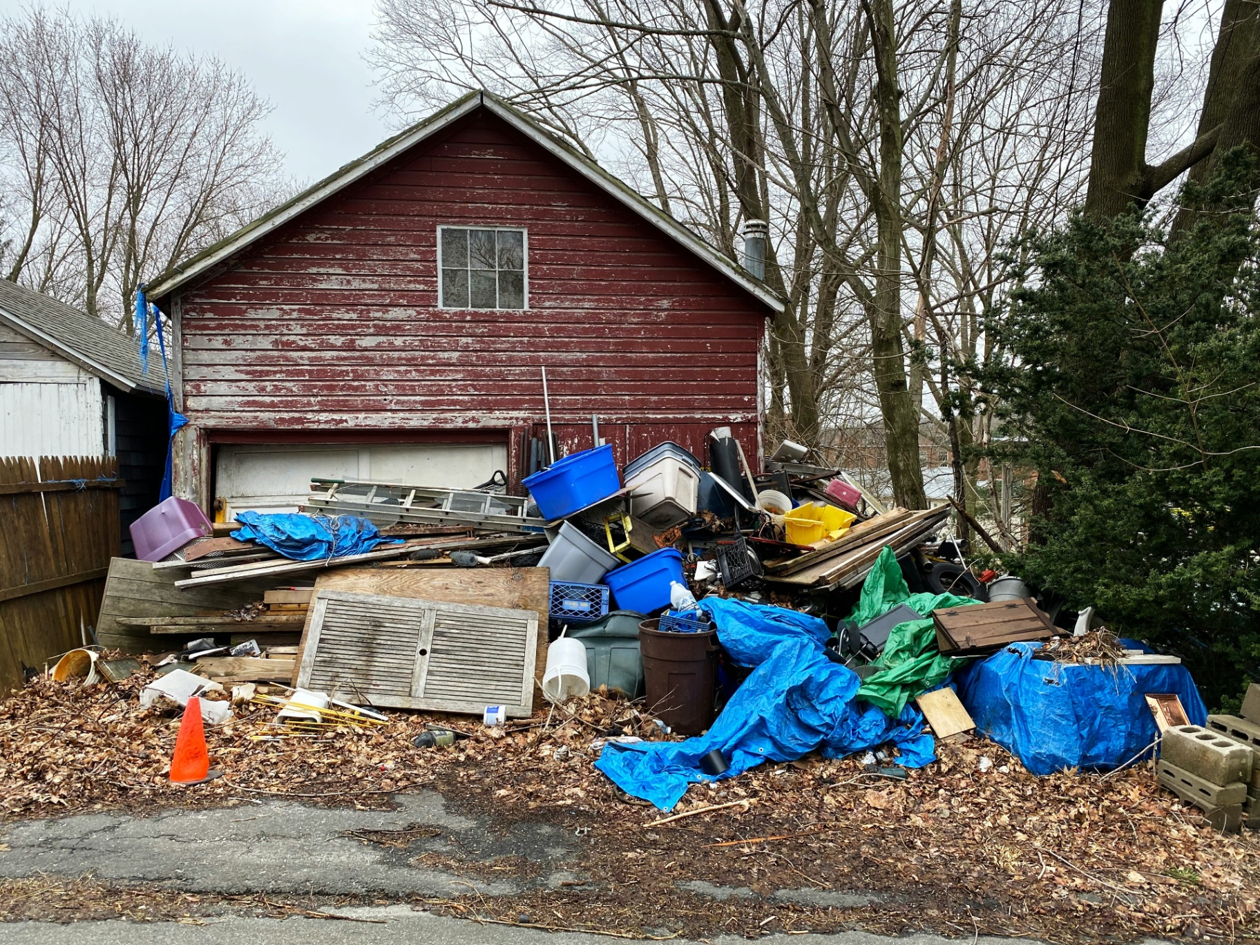 Junk removal crew working in Aurora, CO