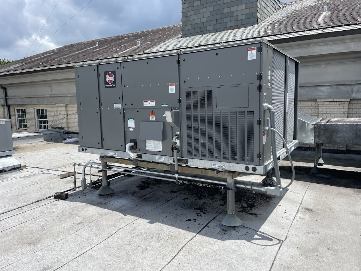 Rooftop HVAC unit service in Addis, LA